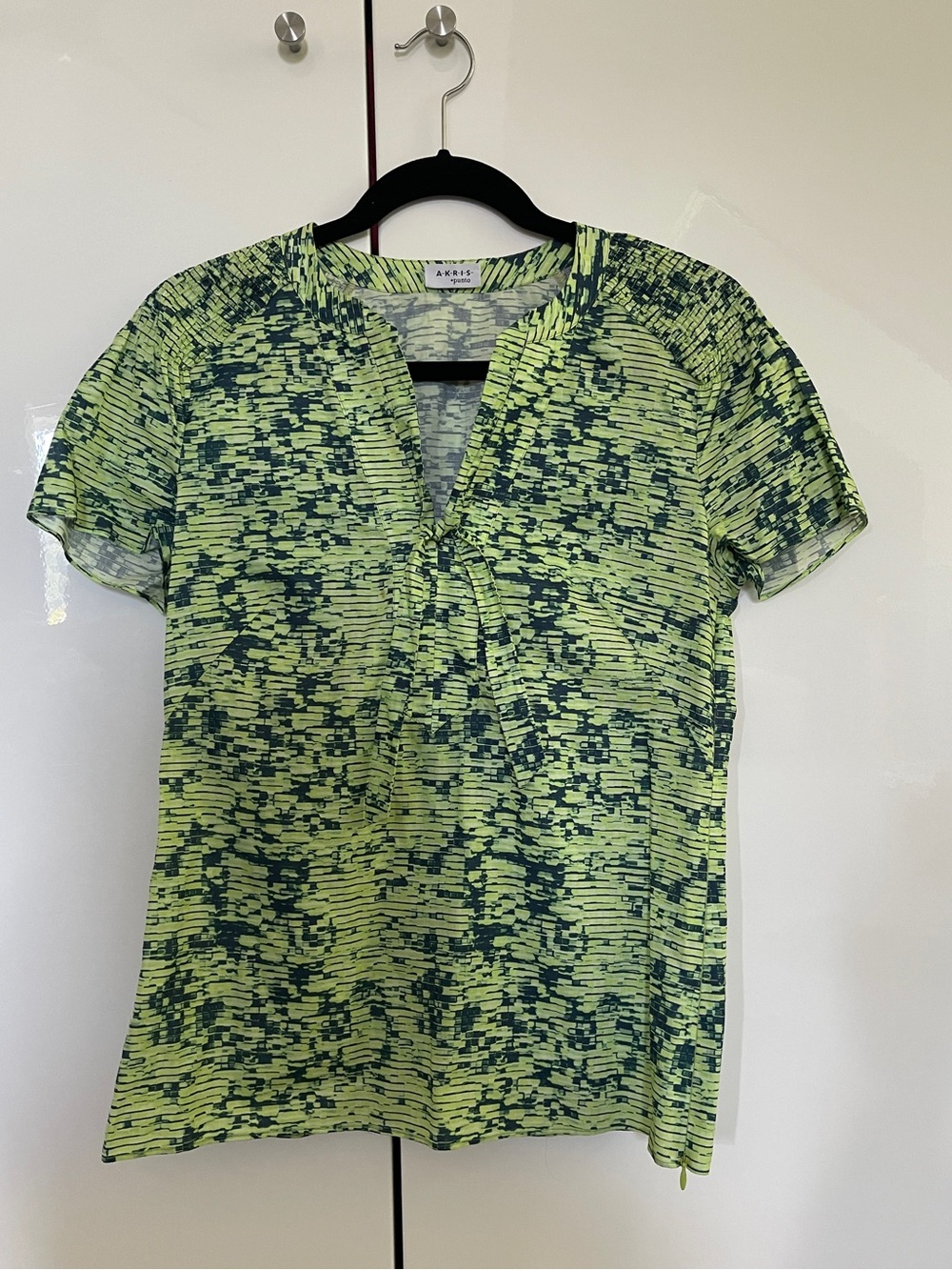 Akris Punto Swiss Green Abstract Print Pleated Blouse Top 2 4